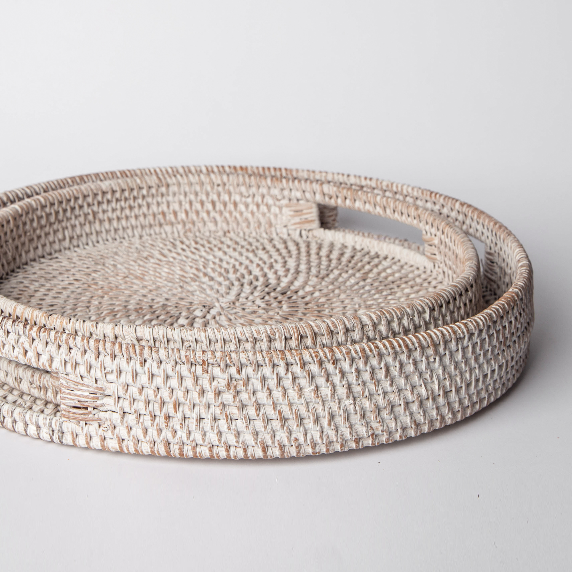 404 Round Rattan Tray — Decorative White Woven Tray for Coffee Table & Home - Snag N' Style