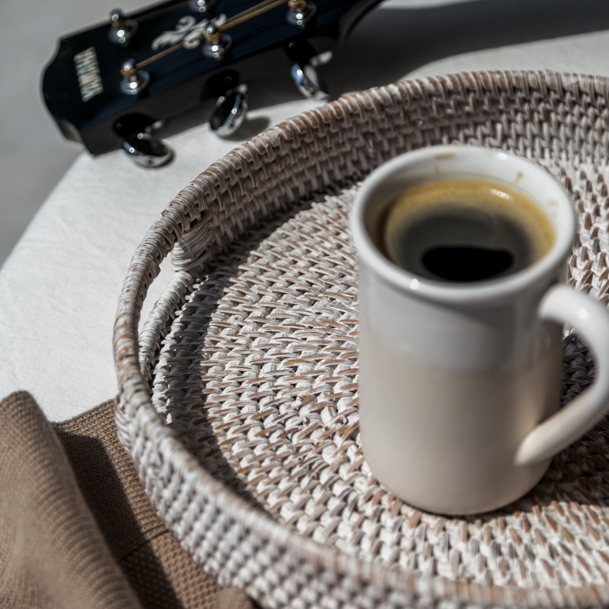 404 Round Rattan Tray — Decorative White Woven Tray for Coffee Table & Home - Snag N' Style