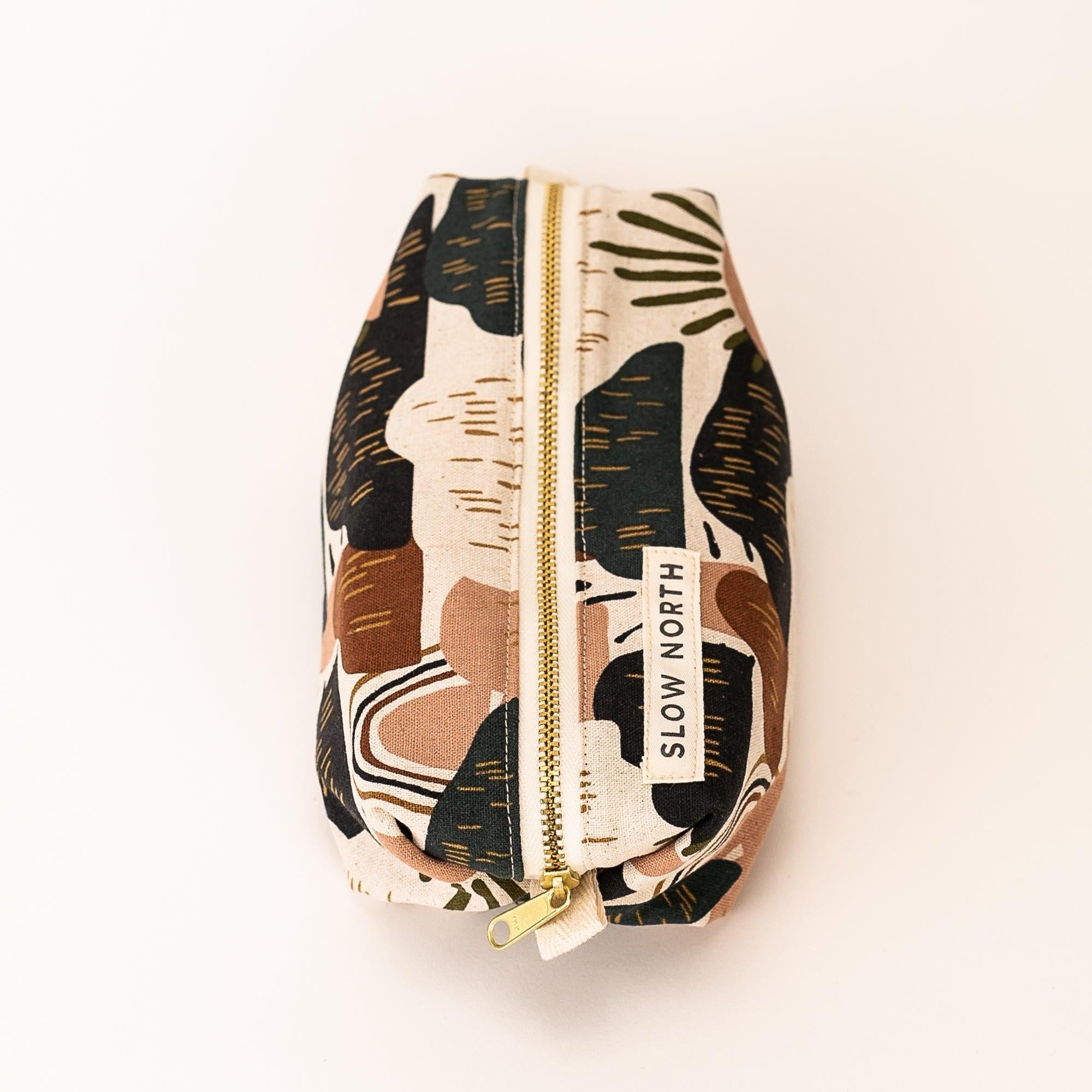 Travel Pouch - Rainbow Hil - Snag N' Style