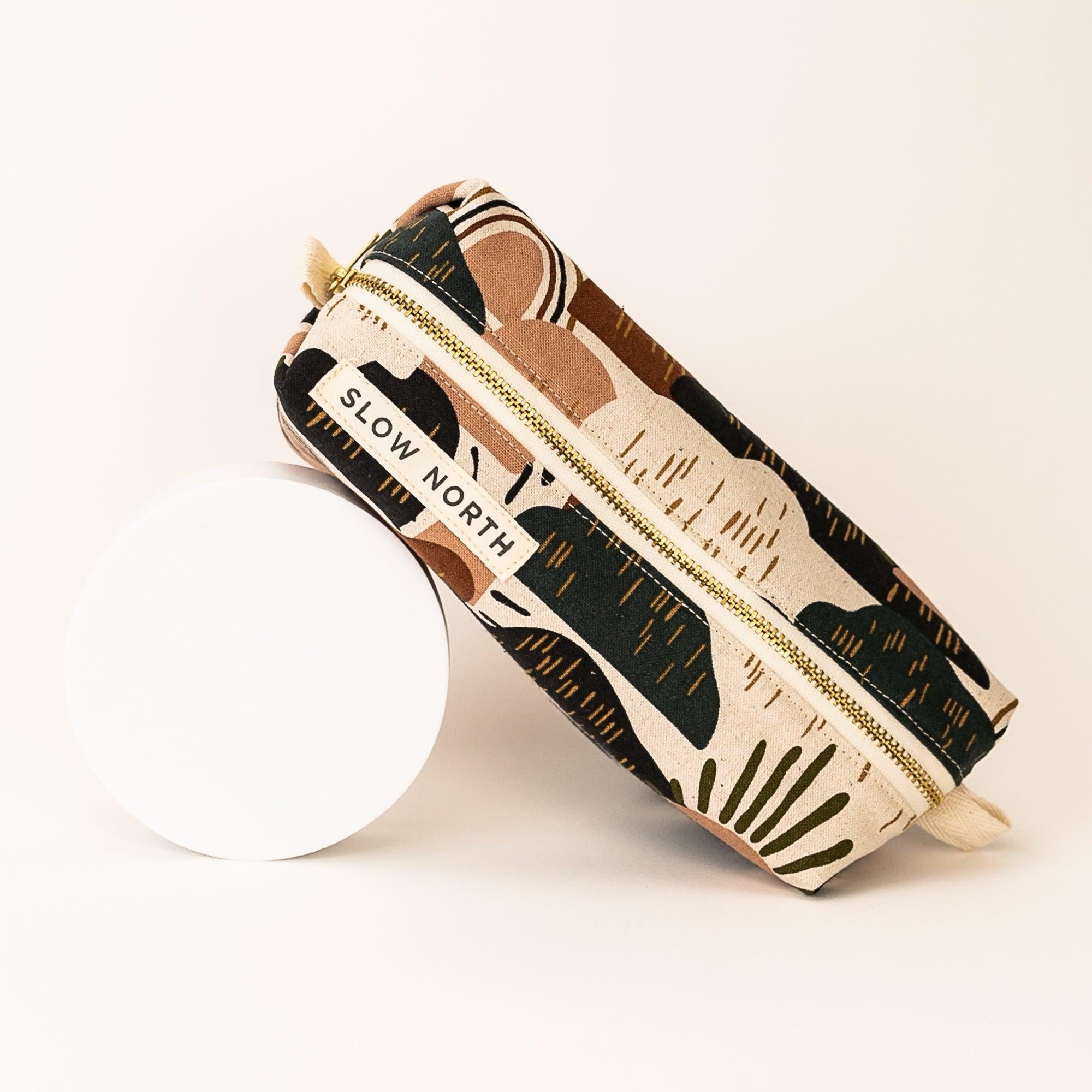 Travel Pouch - Rainbow Hil - Snag N' Style